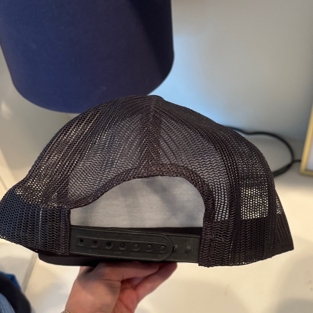 DIRTY Black Mesh SnapBack Cap dirty bills NWT never worn - Picture 4 of 5